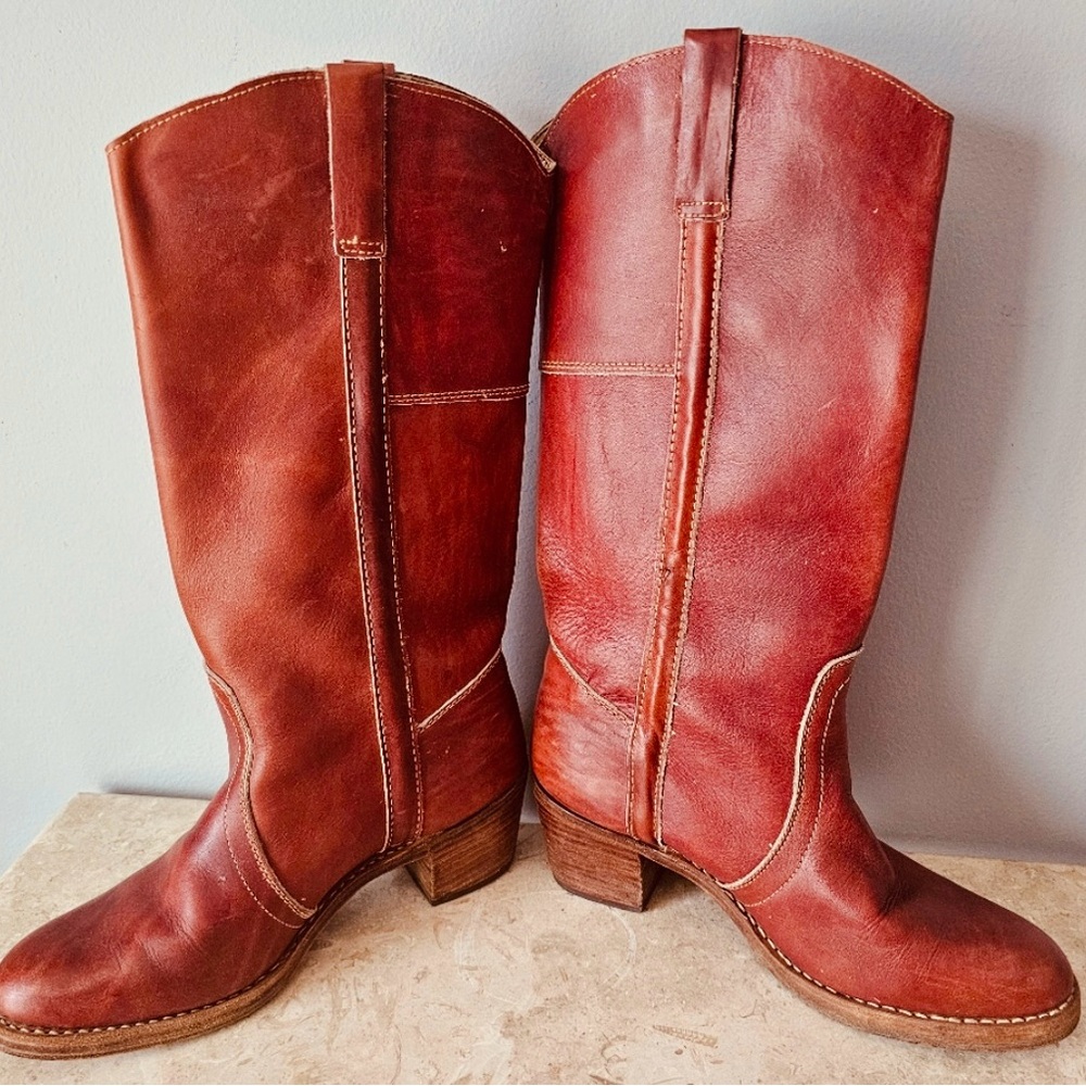 VINTAGE, beautiful shape - made in Romania leather boots -Woman’s true  10